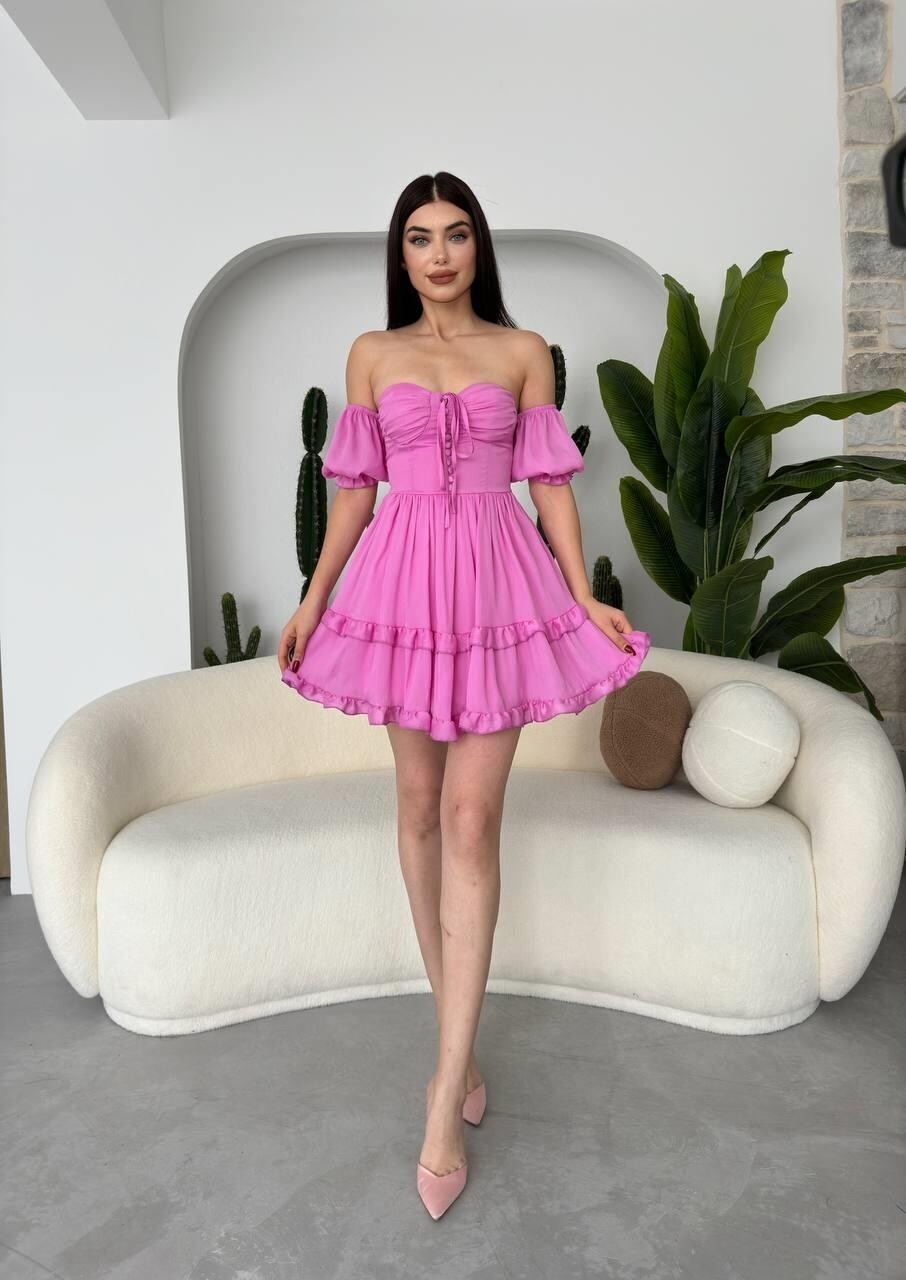 TASARIM KALP YAKA SATEN DOKUMA VOLANLI MİNİ ELBİSE-PEMBE