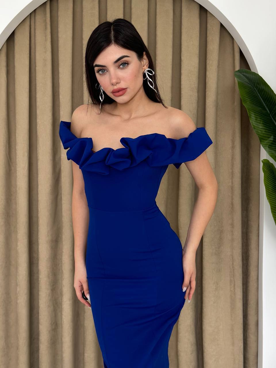 VOLANLI MADONNA YAKA KALEM ELBİSE-SAKS