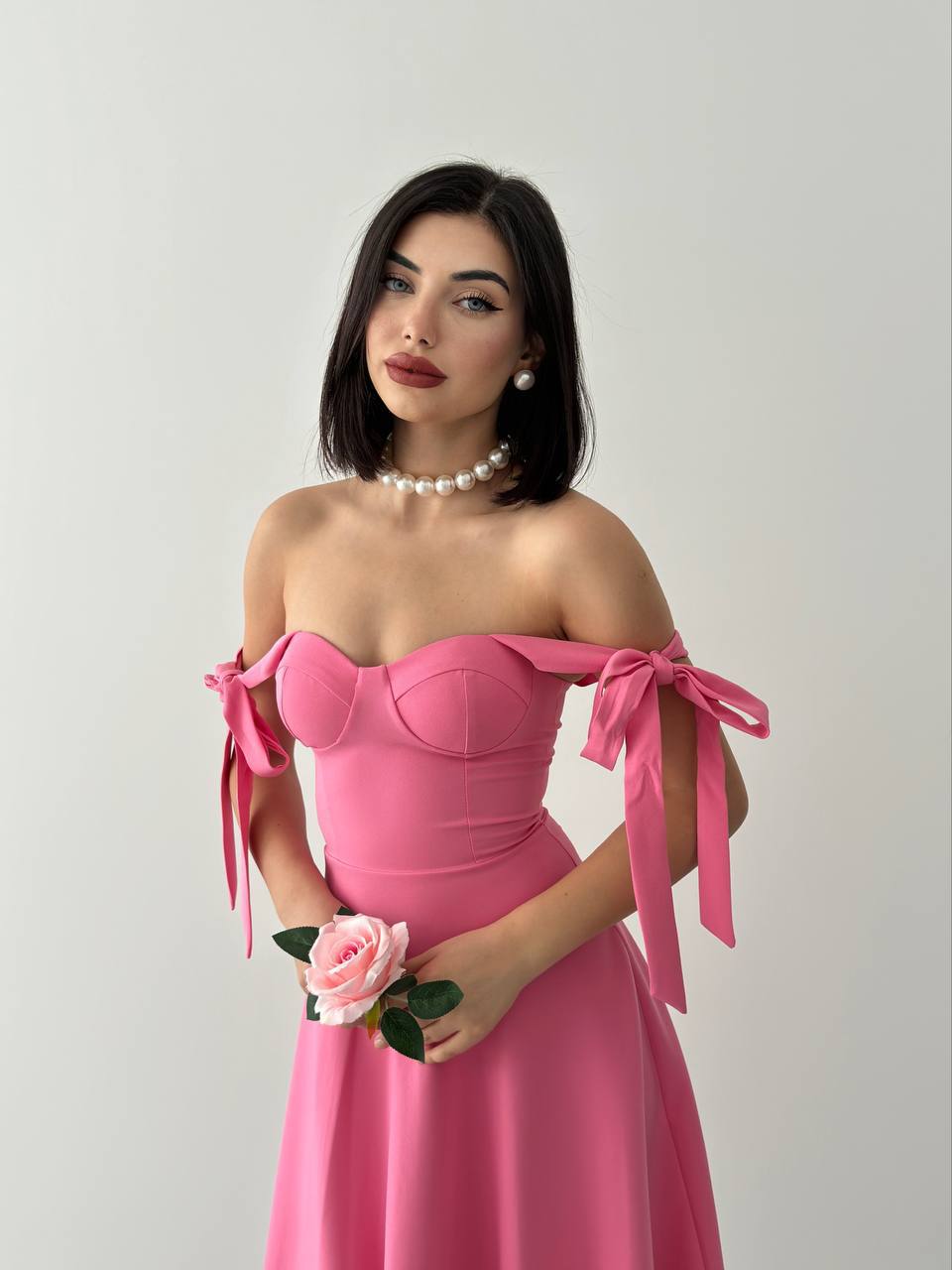 KALP YAKA FİYONK ASKILI KLOŞ MİDİ ELBİSE-PEMBE