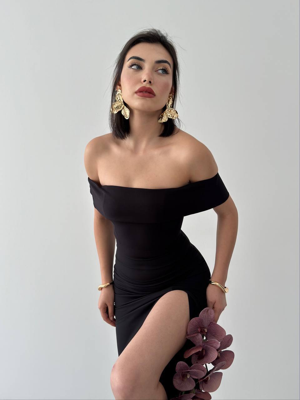 MADONNA YAKA YIRTMAÇLI UZUN SLİM ELBİSE-SİYAH
